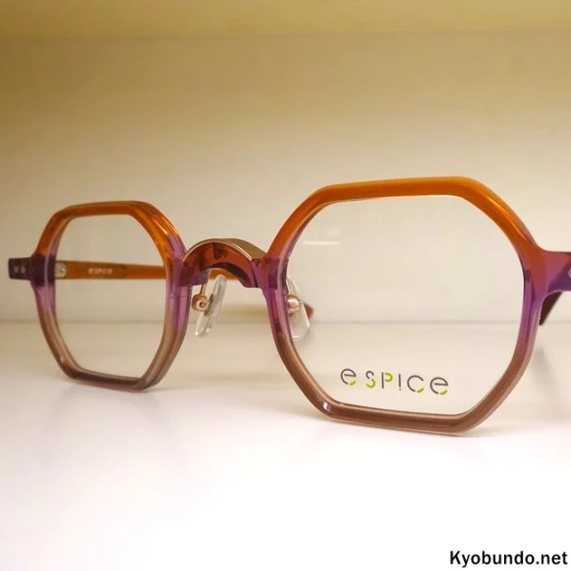 近視の強い方にオススメな可愛らしいセルフレームが入荷いたしました。
■e spice／ES1008-2

kyobundo.net

#メガネ #旭市 #銚子市 #匝瑳市 #香取市 #千葉県 #両眼視機能検査 #眼鏡作製技能士 #遠近両用プロショップ #共文堂 #旭市メガネ