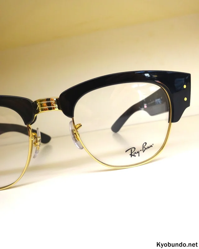 クラシックとモダンが交差するレイバン【メガクラブマスター】
ぜひお試しください。
■RAYBAN／RX0316V-2000

薄型非球面レンズでも遠近両用レンズでも選べる、お得なレンズ付きセットにてご案内。

kyobundo.net

#メガネ #レイバン #rayban #旭市 #銚子市 #匝瑳市 #香取市 #千葉県 #両眼視機能検査 #眼鏡作製技能士 #遠近両用 #老眼 #遠近両用プロショップ #共文堂 #旭市メガネ #旭市サングラス